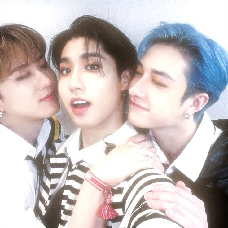 natt_hyun's tweet photo. Se imaginan la 3RACHA cantando lamento boliviano? 🇧🇴
#SKZEnBolivia
#1dateforBolivia
#SKZEnBoliviaCity
@JYPNATION
@Stray_Kids https://t.co/IA4PtOoA6N