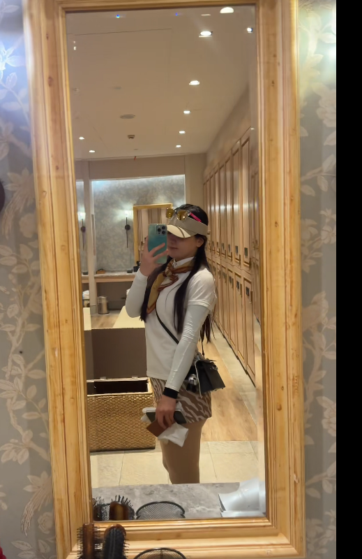 れいこ tweet media