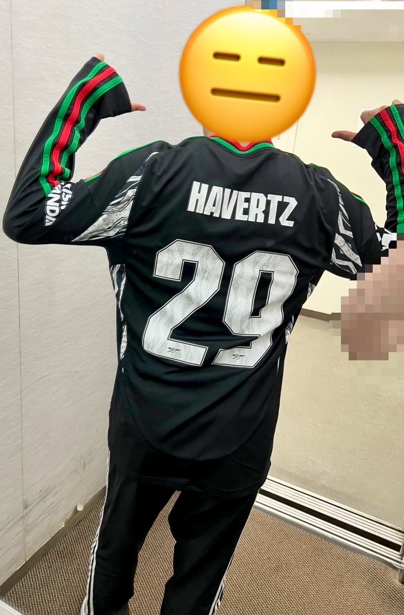 270mmHg's tweet photo. 今までひっそりアカウント動かしてたけど優勝を機にいろんなグーナーだけじゃなくプレミアサポ、サッカーファンと繋がりたい！ユニフォーム好きとも☺️ フォロバもちろんします！

#サッカー
#COYG
#アーセナル
#プレミアリーグ
#みんなのサカシャツ https://t.co/8sSo5k2lRm