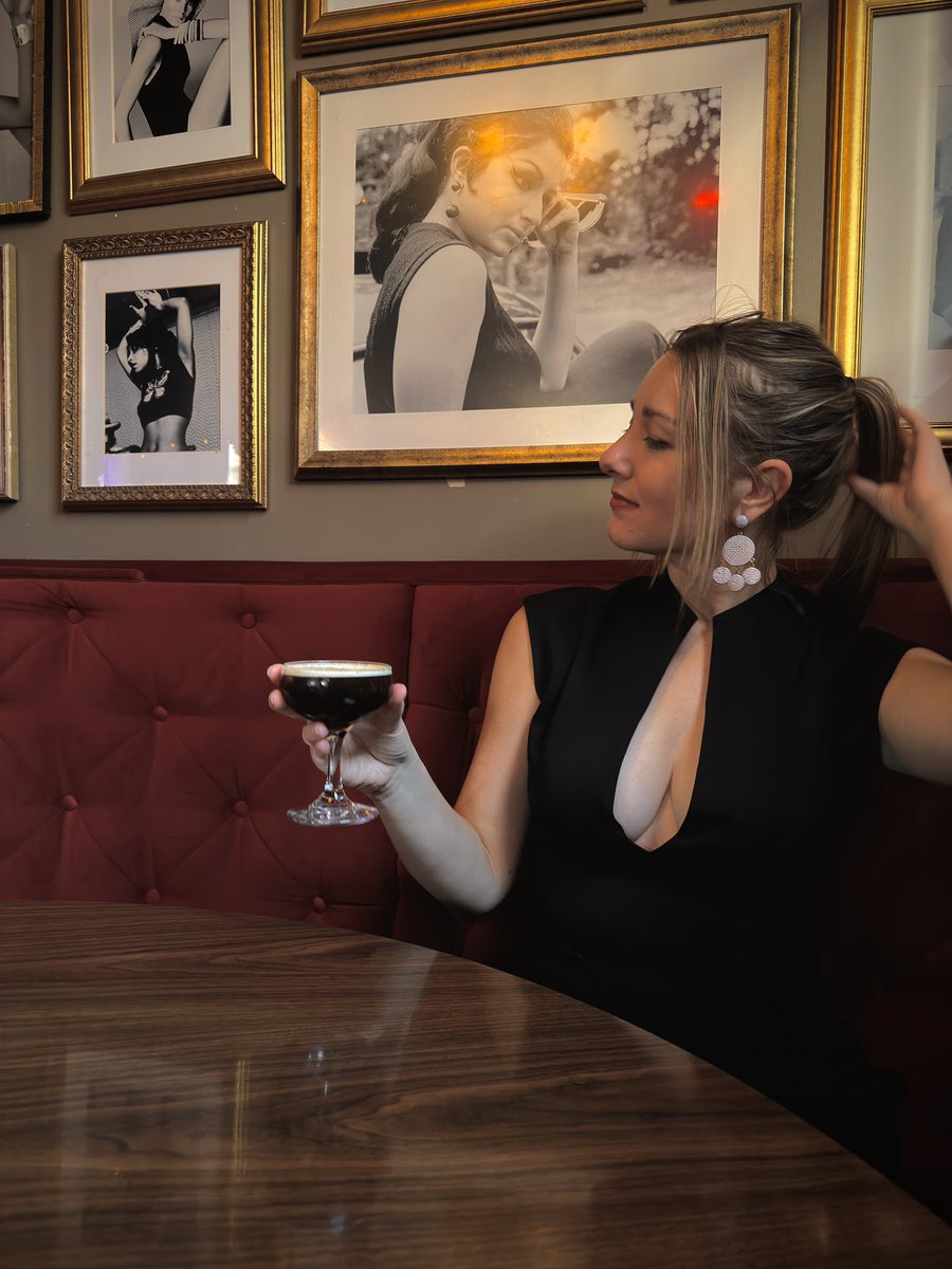 CardinalRedbird's tweet photo. 🍸🎶 smooth like jazz https://t.co/cfu3464QkH