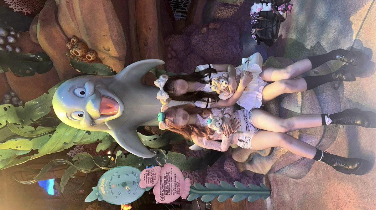 meromeroreinya's tweet photo. ダフィフレパペットにプロカ持たせるのかわいい(՞•̅㉦•̅՞)♡ ご飯もいっぱいたべたー！

 #東京ディズニーシー25周年 🩵✨️ https://t.co/DJrDamcpgw