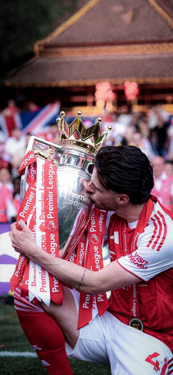 OLAYYAN0's tweet photo. Once a gunner always a gunner ❤️❤️❤️👑 #COYG https://t.co/8eNNWRkzW8