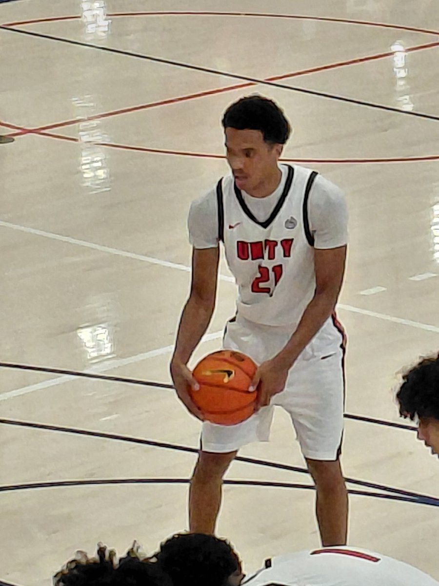 chickg3's tweet photo. Sunday afternoon Eye-Catchers @NikeEYB from Arizona Unity in their 74-68 win over Team Melo- 6'3" '27 LJ Diamond #11 (Perry HS), 6'4" '28 Jakyi Miles #1 (Mesa HS) and 6'5" '27 Lyris Robinson #21 (CIA Bella Vista Prep). https://t.co/nXqJW4uymd