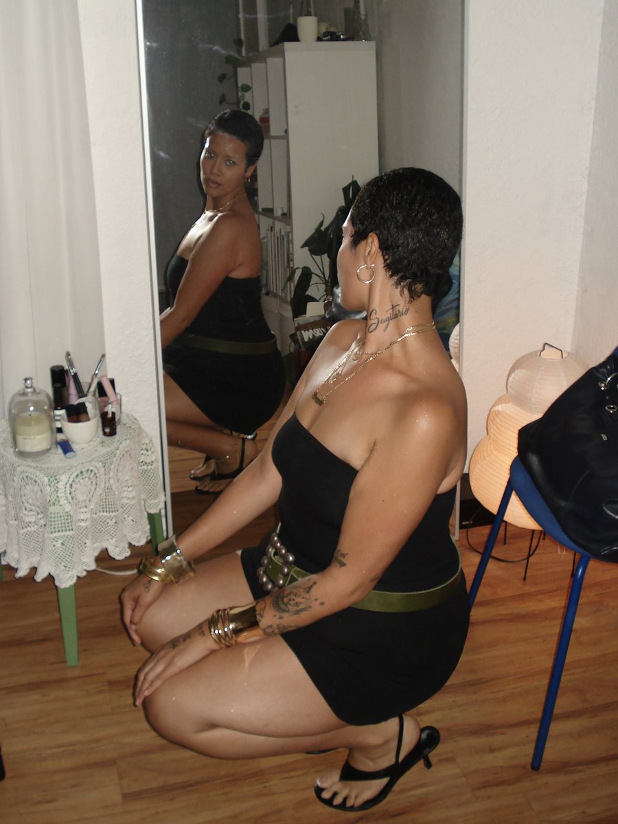 9brandy7's tweet photo. where is a goat? They need one. the mirrors right there, I see one. https://t.co/dD8XlCcFdl