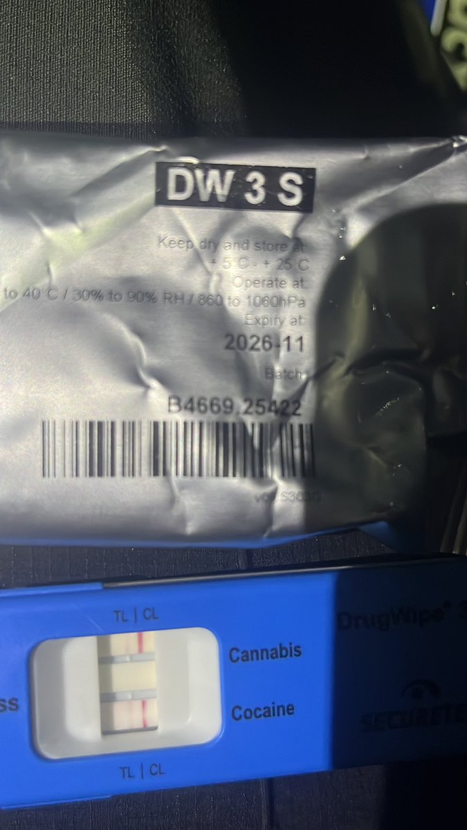 brimmers13's tweet photo. Halifax. Suspect observed by cctv using cocaine in vehicle in town centre! When stopped suspect makes a run for it but is quickly detained. Suspect positive for cannabis and cocaine! To cells @LilliansLaw1 https://t.co/GOYSehyAyg