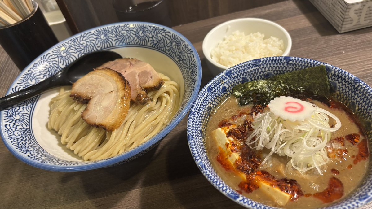 iRgtmuJ6aEKtoEO's tweet photo. 5.25

狼煙本店
op11:00~20:20lo

限定
「坦々つけ麺」
「坦々まぜそば」
「麻婆つけ麺」

本日「狼麺」あります！

無料で変更できますので食券渡す際に
お声掛けください🌾

本日も宜しくお願い致します。 https://t.co/xpcmOd1npC