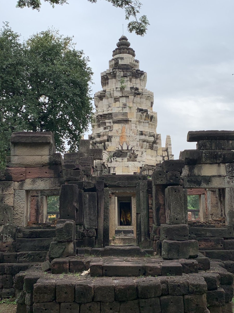 Xanten111's tweet photo. Prasat Hin Phanom Wan is an example of a Angkorian period Buddhist temple, located just east of the city of Korat. It was first constructed in the 11th century as a Hindu temple & later converted into a Buddhist temple.
#Korat #Angkorian #Khmer #hindu #buddhism https://t.co/4zaxr25Qz8