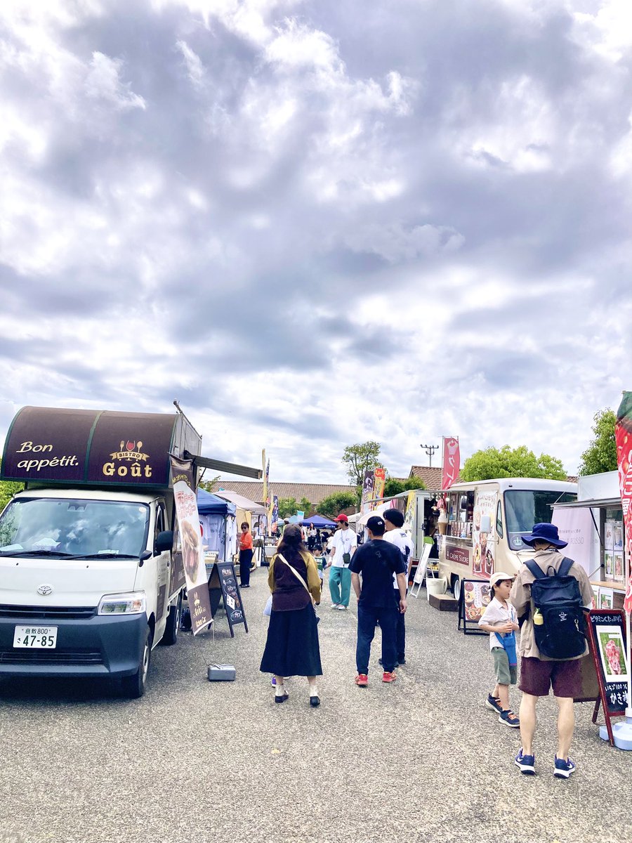 sachiya348's tweet photo. 初開催の総社SPOMARU、めちゃくちゃ盛り上がりました✨ 地元総社はもちろん遠くは島根からもご来場いただきありがとうございました！！
行き交うお客さまが皆さんニッコニコで、楽しむ気持ちが溢れてました😍
ワークショップもたくさんご参加いただきました。思い出のひとつになれて幸せ🍀 https://t.co/YQ4CAgl52K