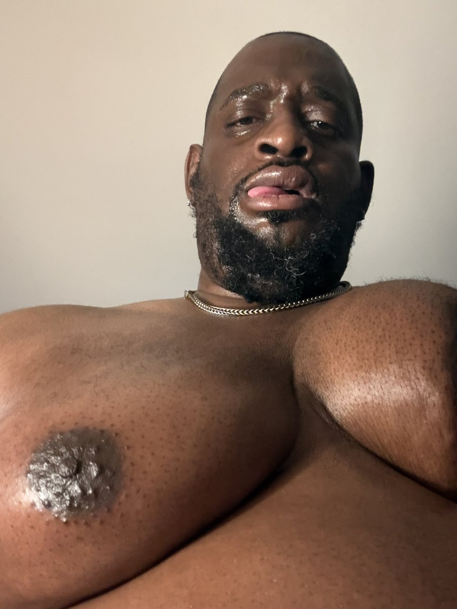 TheDarkskinZeus's tweet photo. 😋😋💕 https://t.co/mdcZ9oNz6d