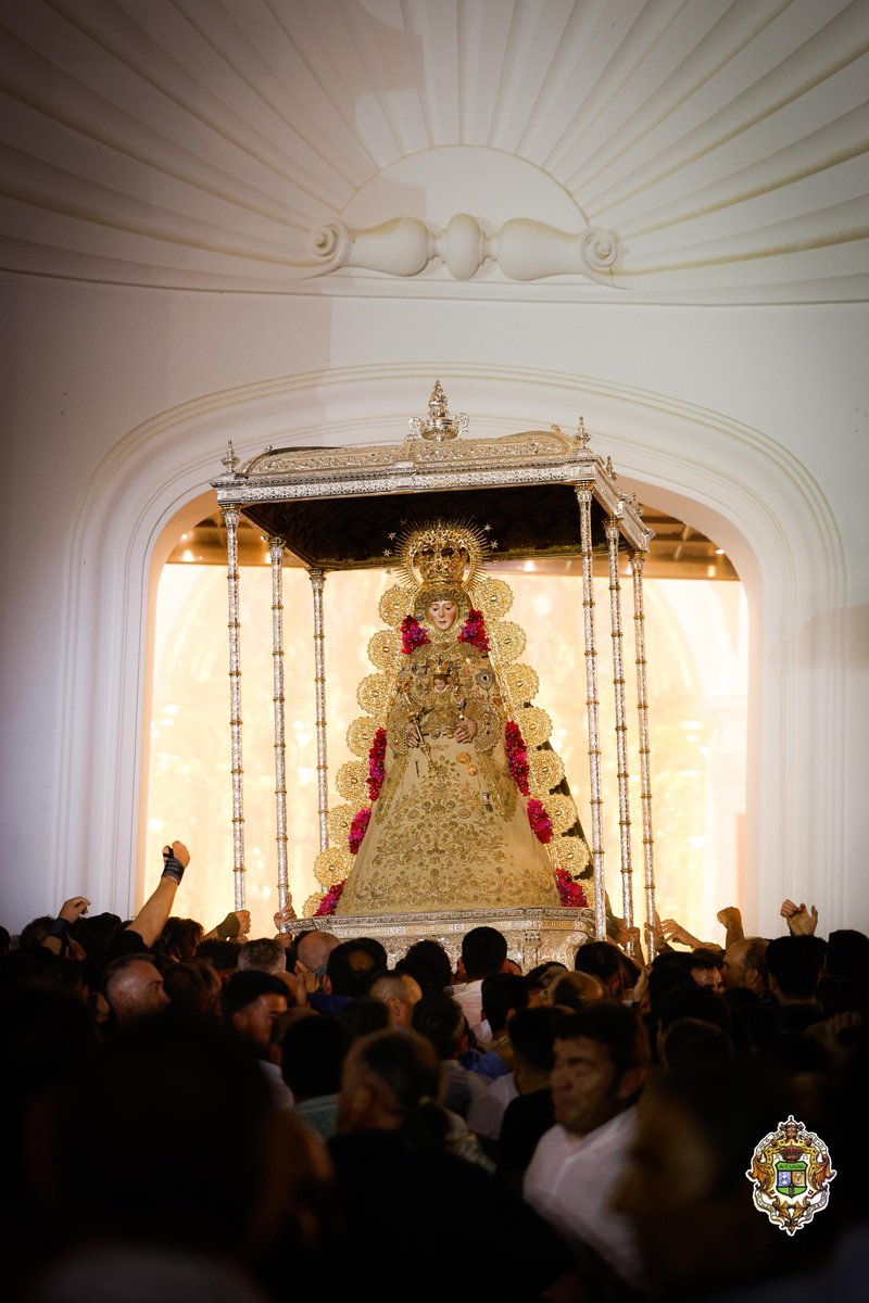 hdadmatrizrocio's tweet photo. Dios te Salve María,
Manantial de Dulzura,
A tus pies noche y día,
Te venimos a rezar

#ElRocío26 https://t.co/h203yZywu9