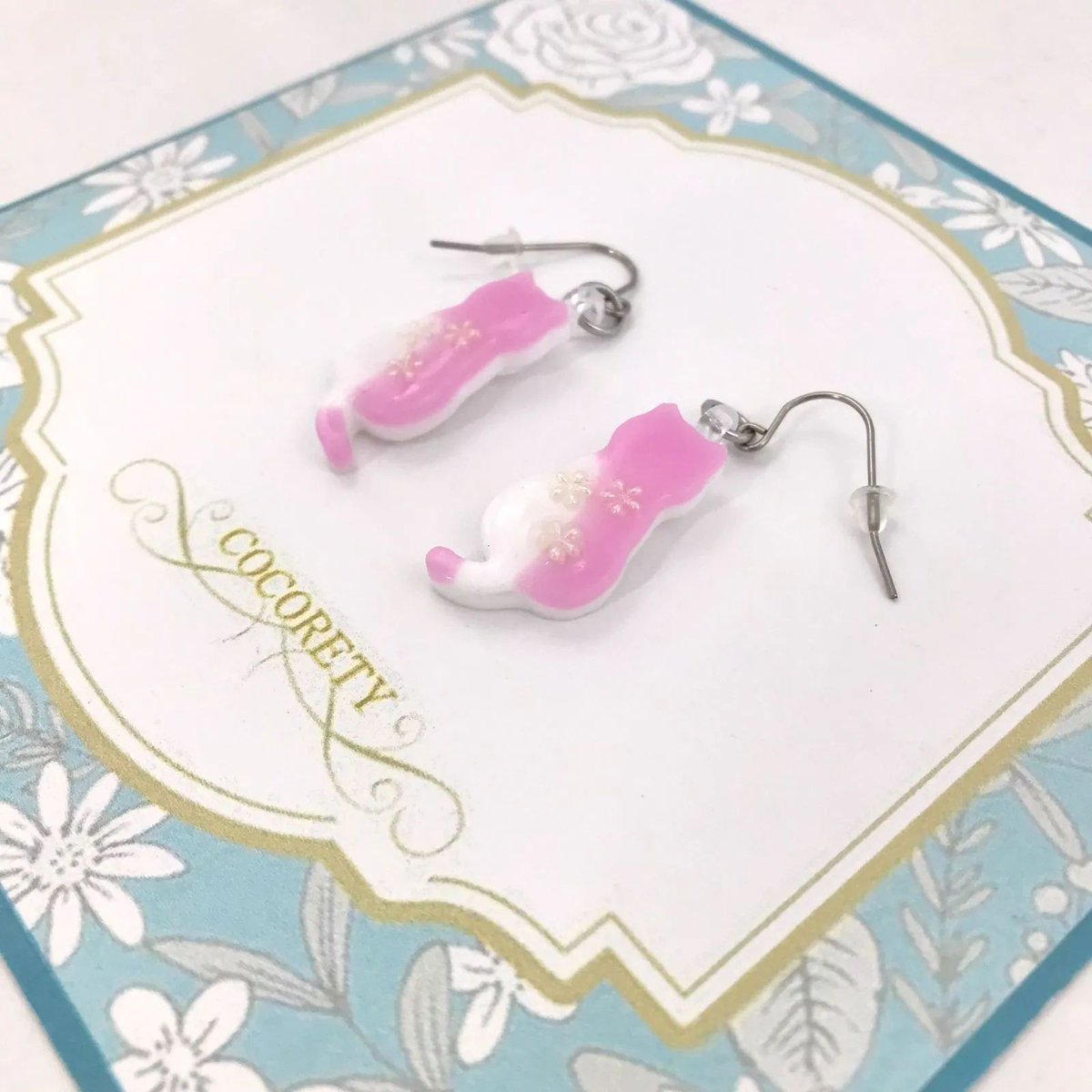 福祉施設制作】山桜うさぎ作 フックピアス 「春ネコのピアス」NO.5237