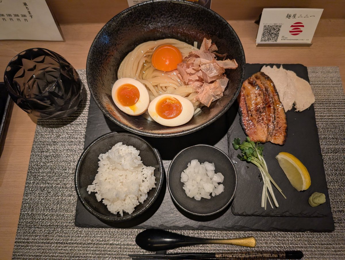 SBody11's tweet photo. 施術してもらった後はラーメン！！

麺屋ニニ一

特製たまごかけ麺大

暑い日にピッタリ！
ツルツル食べやすかったです！！

大変美味しゅうございました✨✨✨✨ https://t.co/ioV72NcreG