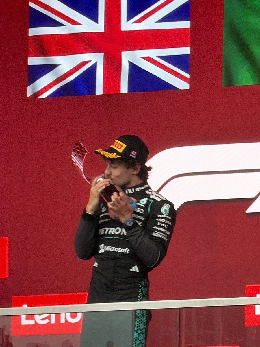 ilyschumi's tweet photo. What do you mean I took these pictures!!! What an incredible race 😭😭😭 https://t.co/NG2zGRLScx