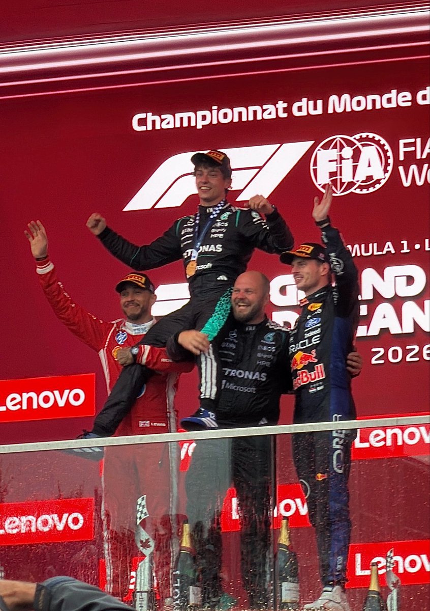 ilyschumi's tweet photo. What do you mean I took these pictures!!! What an incredible race 😭😭😭 https://t.co/NG2zGRLScx