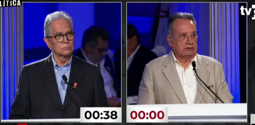 yacasiperu's tweet photo. #ATENCION ¡DESASTRE DE DEBATE!
Ambos hablan generalidades. NI UNA PROPUESTA CONCRETA. El tema es: REFORMA DE ESTADO. Ni una propuesta sería, realizable. Sinesio López (JP) y  Vladimiro Huaroc (FP) UN DESASTRE. ¡Estos vejetes deben estar cambiando el pañal a sus nietos! No sirven para política. ¡NO SIRVEN! #DebatePresidencial