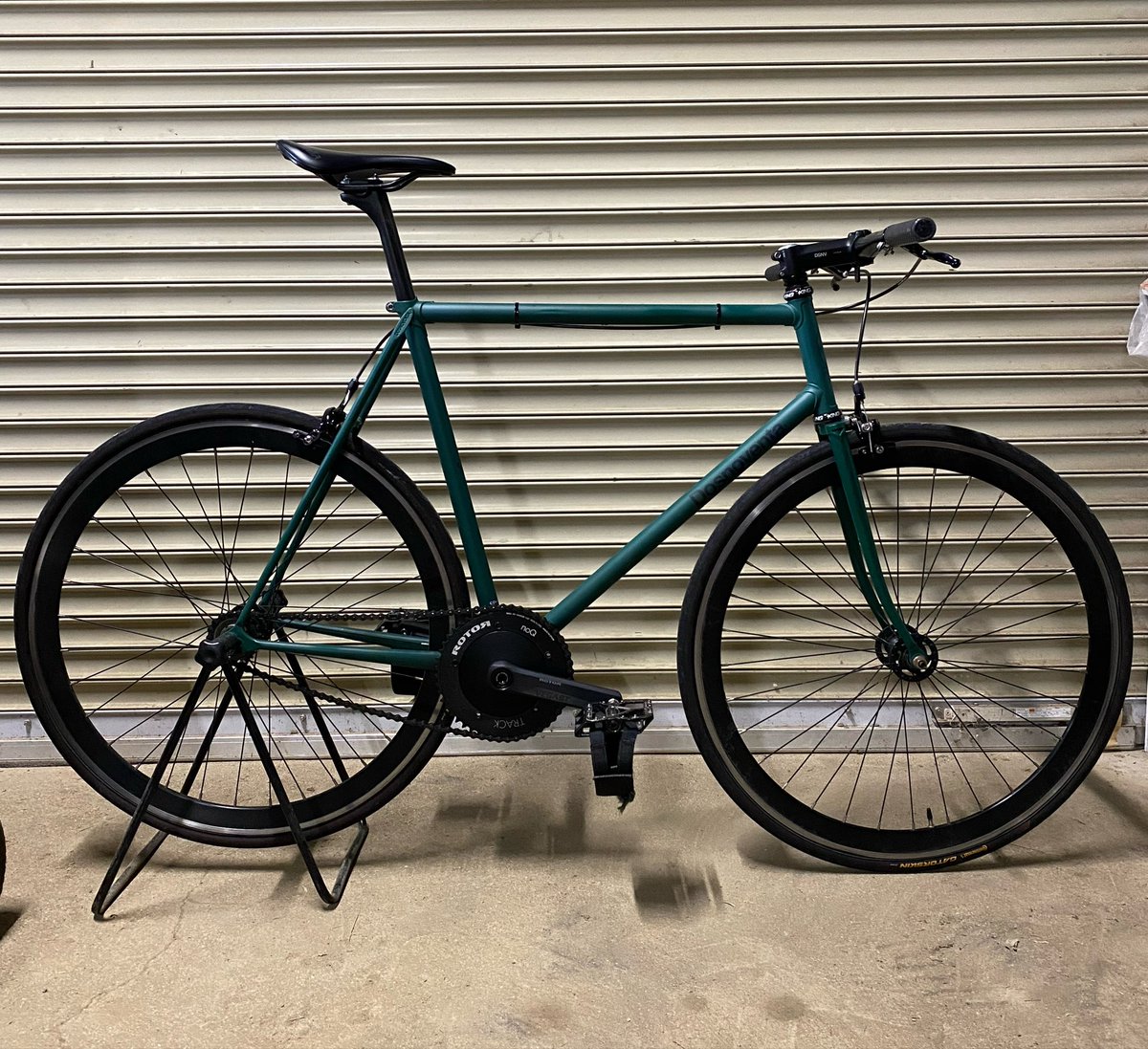 tebo44300's tweet photo. 【拡散希望】
自転車盗難
この地方ではほぼ乗っている人もいないかなり目立つピストです
愛知県春日井市内にて
敷地内駐車場に施錠しておりましたが盗まれました
▪︎dosnoventa barcelona
些細な事でも情報等ありましたらご連絡お願いいたします
#拡散希望
#自転車盗難
#盗難
#dosnoventa
#愛知 https://t.co/SZenpGWwIM