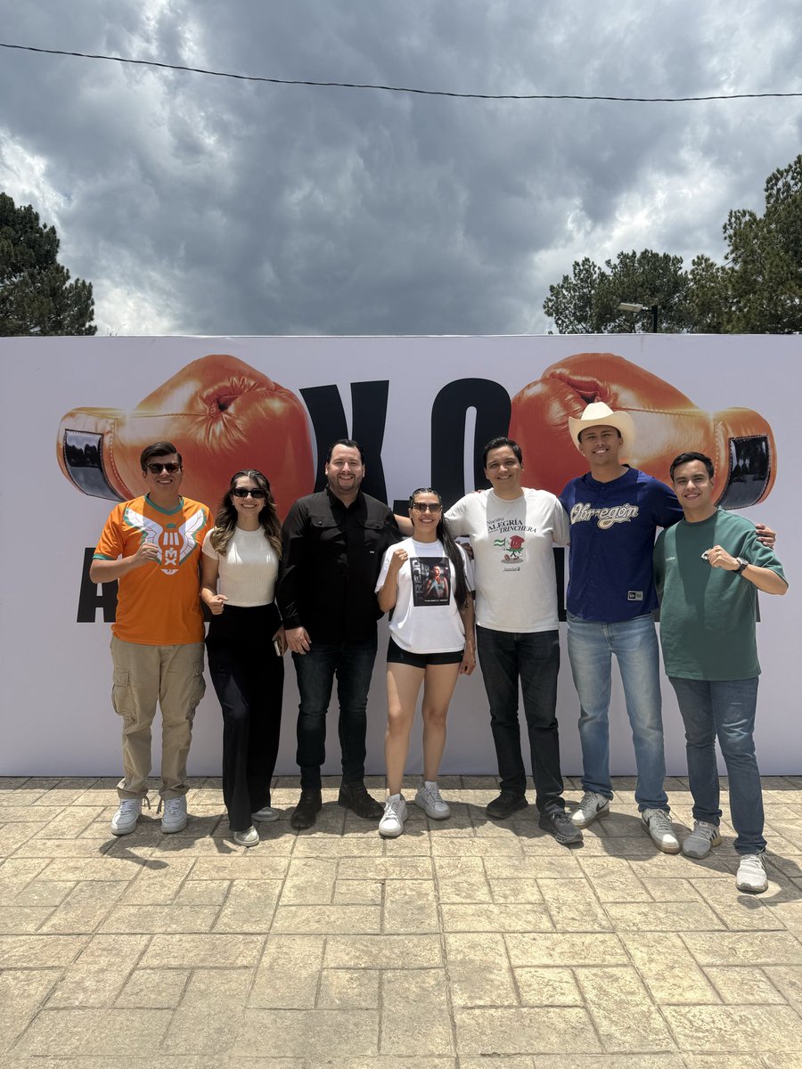heraldez_daniel's tweet photo. Listos en el K.O a la #ViejaPolitica!! 
Un gran éxito con un gran equipo! 
#Coahuila se pinta de Naranja 🍊 https://t.co/3ZrYLquZ7R