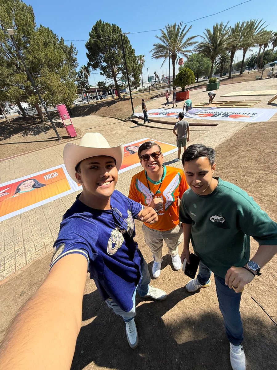heraldez_daniel's tweet photo. Listos en el K.O a la #ViejaPolitica!! 
Un gran éxito con un gran equipo! 
#Coahuila se pinta de Naranja 🍊 https://t.co/3ZrYLquZ7R