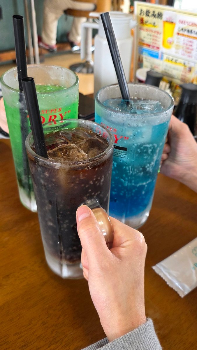 uiu4oZ's tweet photo. 【ういゆ群馬ツアー①】

昨日はお友達に誘われて #桂林 さんへお邪魔してきましたー！

ずっと行ってみたい、と思っていたので楽しみすぎてメニューなかなか決まらず😂
やっと決めたこちらが #復活カツ丼 ‼️そして #春巻き(お友達とシェア)、#油淋鶏 ‼️
 
カツ丼、お肉ホロホロ卵トロトロで夢中で食べてしまった😋 春巻きもアチアチザクザク！何もつけないでも本当に美味しい🤤
そして大好きな油淋鶏🐥⸒⸒
唐揚げかそもそも柔らかくて飲める唐揚げでビックリ👀そして色んな刻み野菜が入ったタレが嬉しみ・・・(   ◜ω◝ )✨

春巻き1本、油淋鶏2個は別腹へ整いましたがカツ丼は完食✨

他にも食べてみたいメニューたくさんで今度は何にしようか今から迷ってます😂

▶②へ続く
