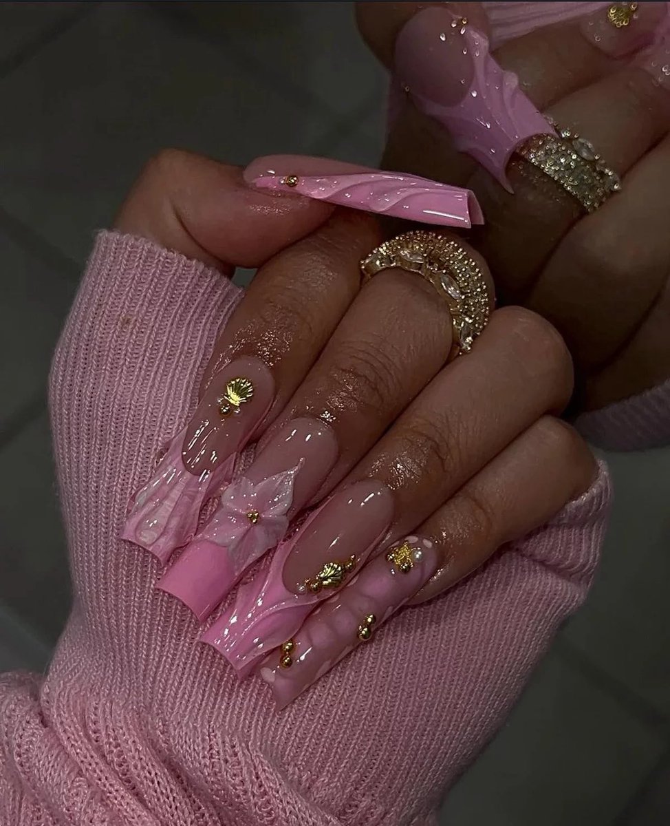 𝐆𝐎𝐃𝐃𝐄𝐒𝐒 𝑹𝑶𝑺𝑨 ♡ tweet media