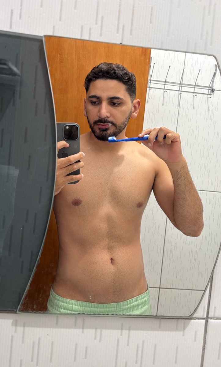 _wevert0n's tweet photo. Na cabeça shampoo lave bem seu ** https://t.co/s5c5cuEdjr