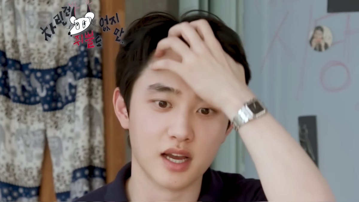 b0112d's tweet photo. 도경수 뼈대 얇은 거 좋아하는데 저 팔찌가 n차 우정템인거 알고 난 뒤로 팔찌 안 잃어버리게 최대한 사이즈 줄여놓고 매일매일 착용하고 있는 게 콩콩막내 같아서 앙 코염져 https://t.co/VDDLhGDylo