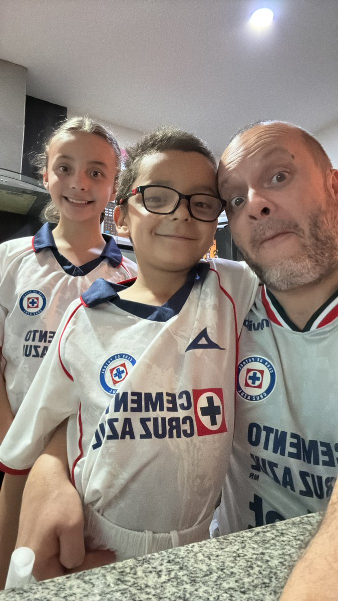 o_leyva's tweet photo. @TUDNMEX 

 #LaFinaldelaObsesion

Lo que hacemos por los hijos https://t.co/pnetdgS0rR