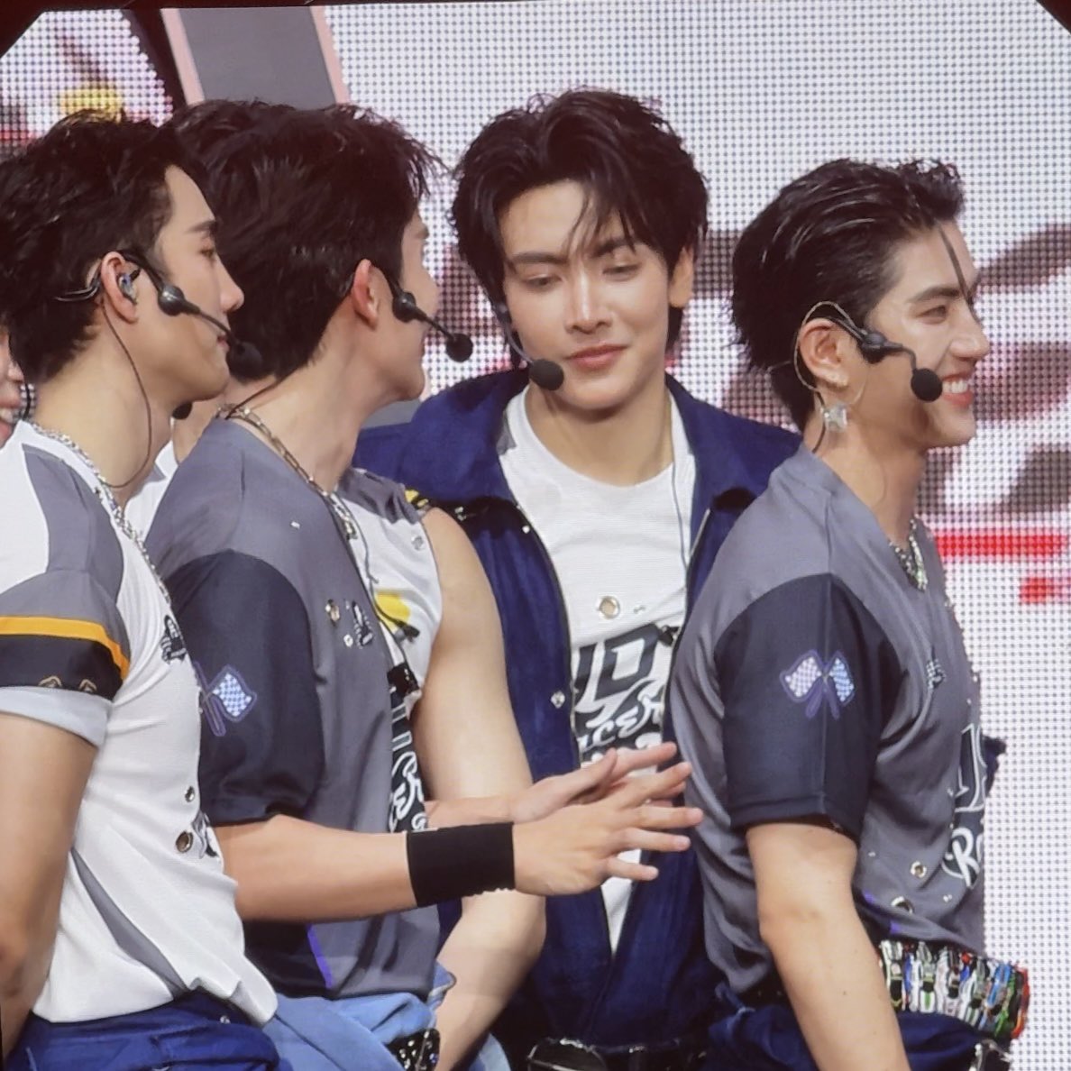euphoria295's tweet photo. ทำไมรีแอคจุงกับน้องซีตอนรู้ว่าจะต้องจุ่มแก้มมันต่างกันจังคะ55555555

JSCEAN HEART NEVER FADE
#LOLFanFest2026D3 https://t.co/tAP9gKRAHn