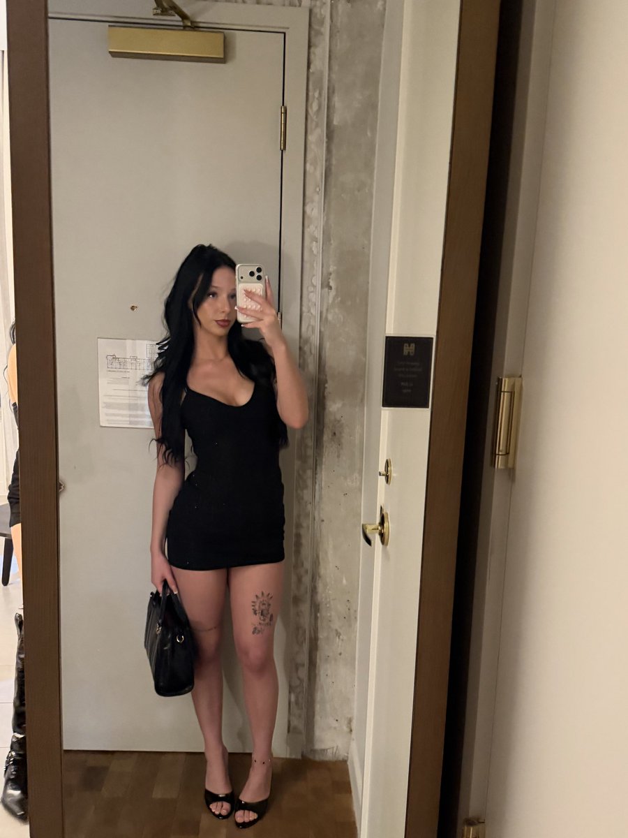 KendallMonroeX's tweet photo. I need a date so I can wear this for him https://t.co/mKoIn9uWWb