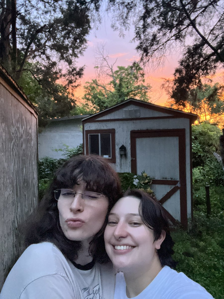 findingmysanity's tweet photo. happy 5 years since meeting you, my meadow <3 here’s to becoming the best versions ourselves &amp; loving each other through every phase of life. you make it so easy to love you and be loved by you @flockoflizards https://t.co/MyhQjvjD7y