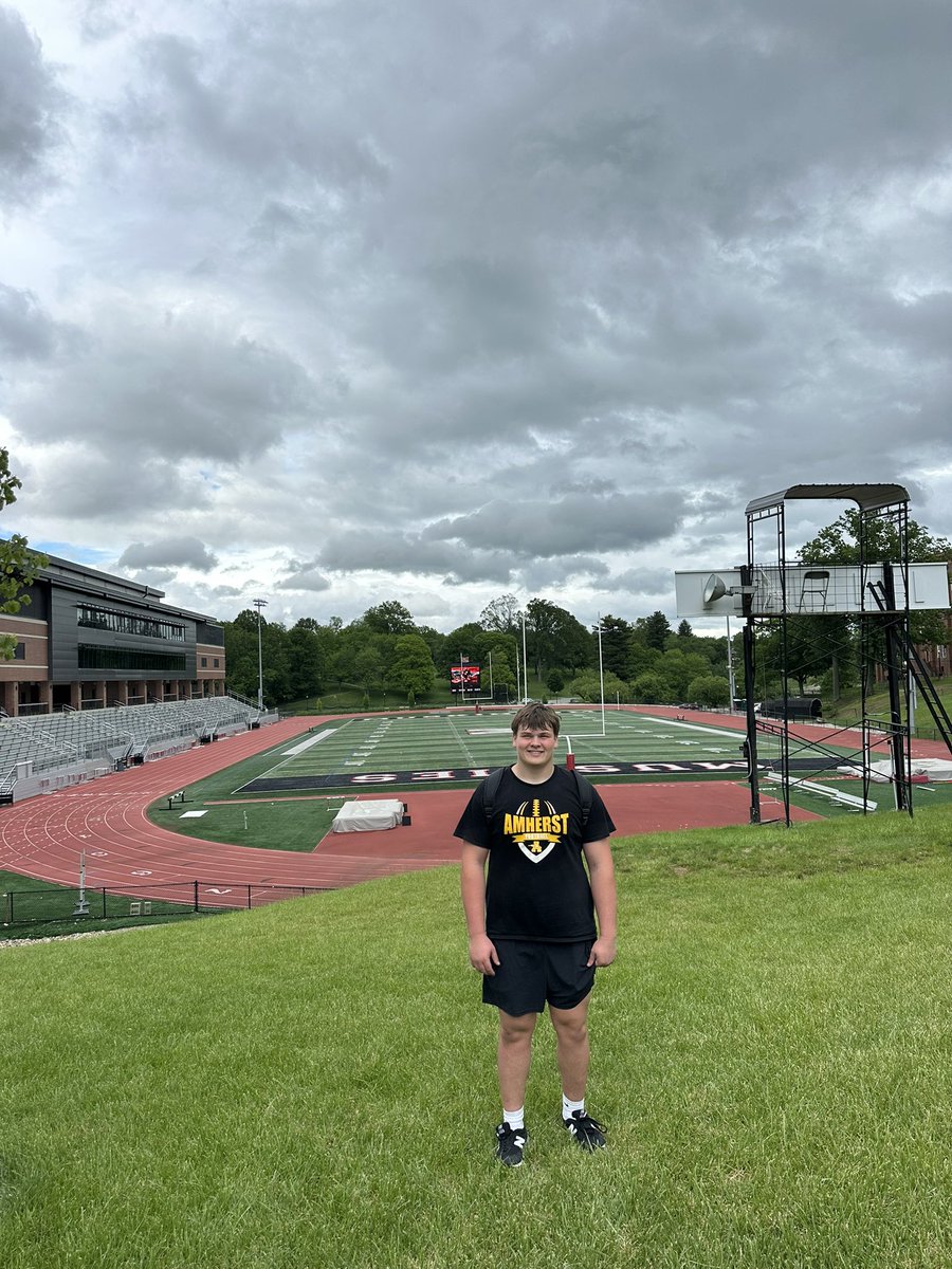 Ethan_Vincent51's tweet photo. I had an amazing time at Muskingum camp yesterday. It was good working some o-line skills with @coach_shank05. Thank you for having me out. @CoachMNardo @CoachTThome @AmherstFootball @CoachChad_T3 @DaleRodick https://t.co/IqY3VYBWiW