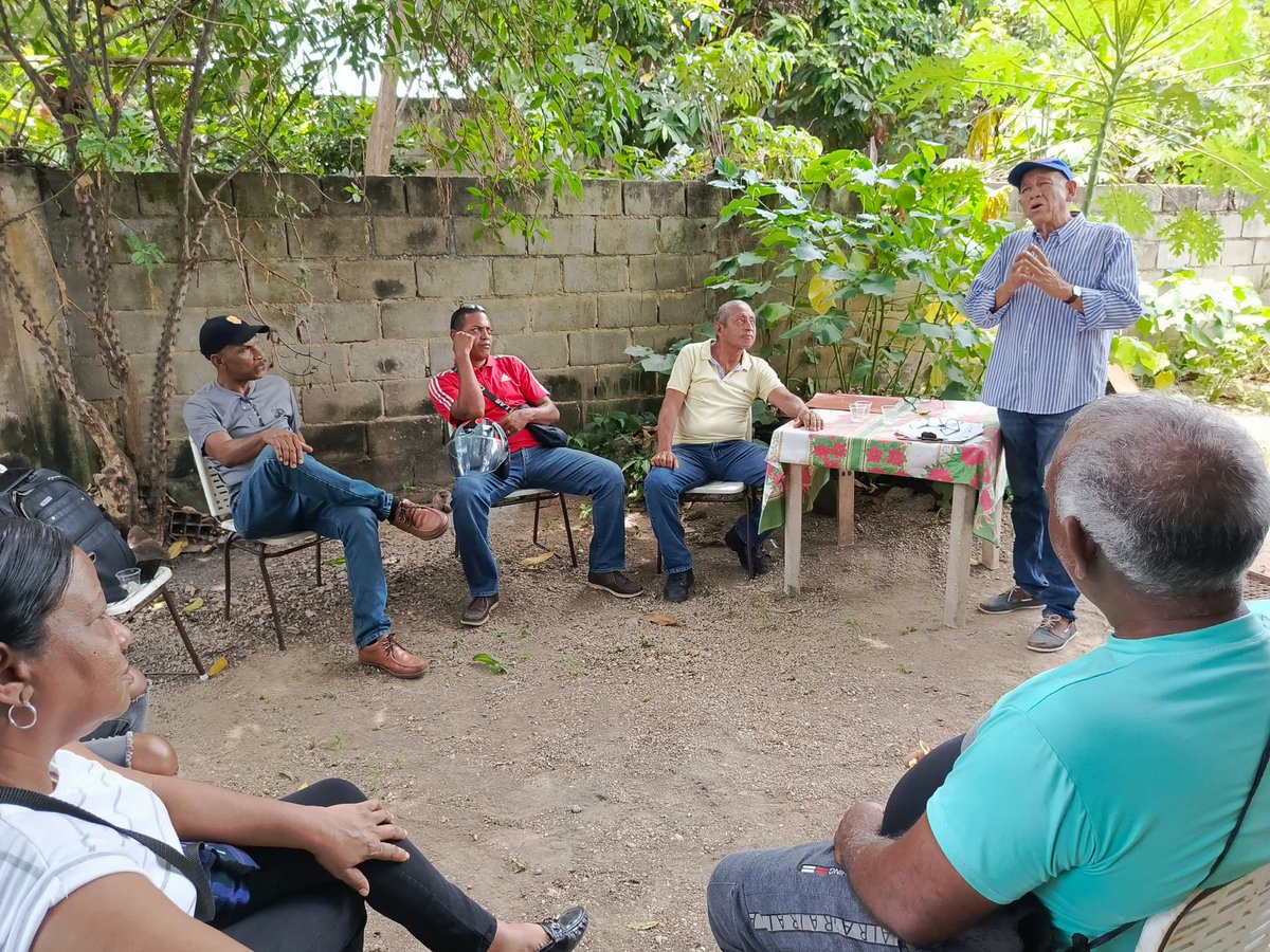 Copeiodcandresb's tweet photo. ¡Equipo listo en Andrés Bello! 🤝 
El coordinador de Barlovento, Alberto Rodríguez, junto a Luis Urbina, pdte de Copei Odca Andrés Bello, y Manuel Quintana, Sec. General, finiquitaron los detalles del equipo municipal que será juramentado este #1jun por nuestro pdte @M_Ferrandina https://t.co/mweSLHpxHw