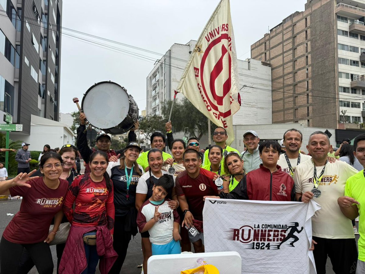 TiempoCrema1924's tweet photo. La Comunidad Crema Runners está presente en la Gran Maratón Adidas 🏃‍♂️🏃‍♀️❤️💛❤️

Siempre corriendo con el escudo de @Universitario en el pecho, llevando los colores de la institución  por cada kilómetro.
 Porque ser crema también se demuestra con acciones. 
@comurunners1924 https://t.co/3FUoTW18Zf