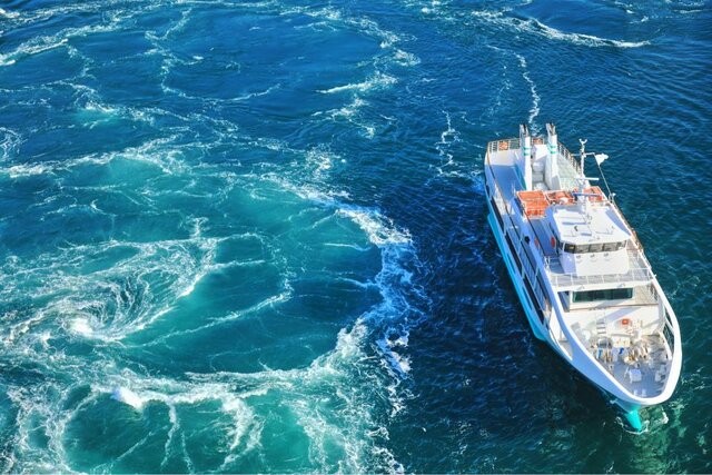 Tripa_jp's tweet photo. 水上🫧を移動しながら絶景を楽しめる #観光船 🛳️
いつもと違う視点からの景色は心に残る思い出になります📸
▶️船上から見る絶景！一度は乗ってみたいプロが選ぶ水上観光船
https://t.co/gwiL2SLAd1 https://t.co/et21djT2id