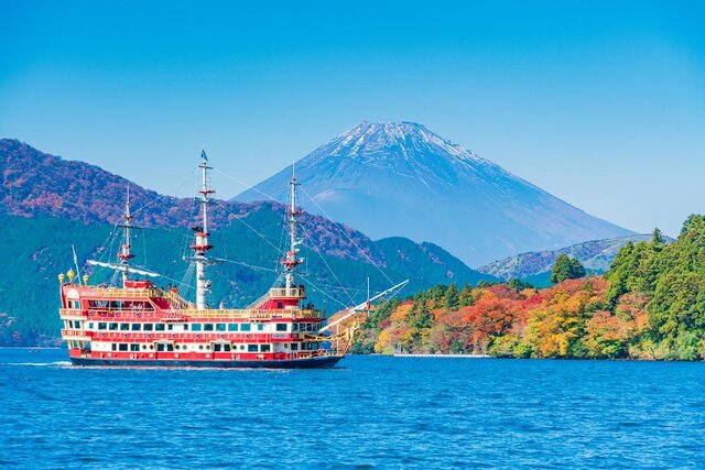 Tripa_jp's tweet photo. 水上🫧を移動しながら絶景を楽しめる #観光船 🛳️
いつもと違う視点からの景色は心に残る思い出になります📸
▶️船上から見る絶景！一度は乗ってみたいプロが選ぶ水上観光船
https://t.co/gwiL2SLAd1 https://t.co/et21djT2id