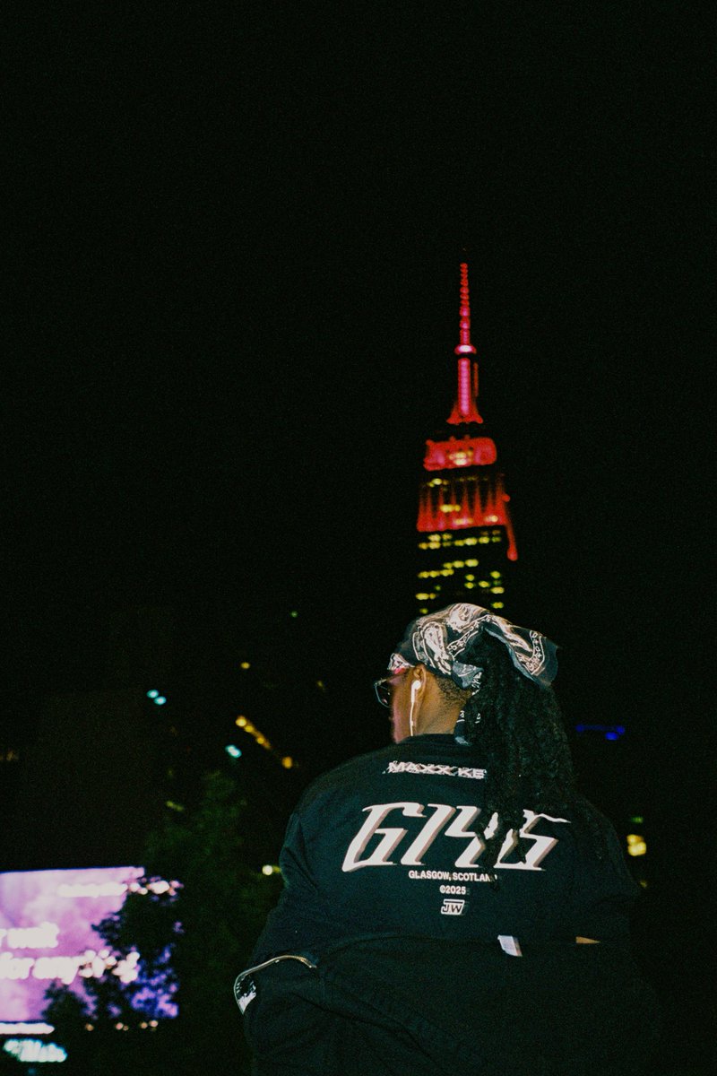 maxxkenif's tweet photo. Out the way getting these Bandz https://t.co/ghgrDjZa3K