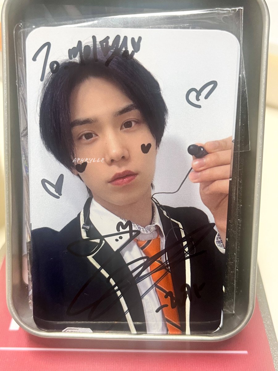 alwaysminhyuk25's tweet photo. Rocky casually writing my name w/o even asking🤭
Best teacher ever for remembering names!
He was so shocked seeing his photo printed sideways lol I showed him all 6 and he went,“This isn't it”
Told him its still cute😊
고마워요 🫶 @p_rockyent 
#라키 #ROCKY https://t.co/iswPzeH0KR