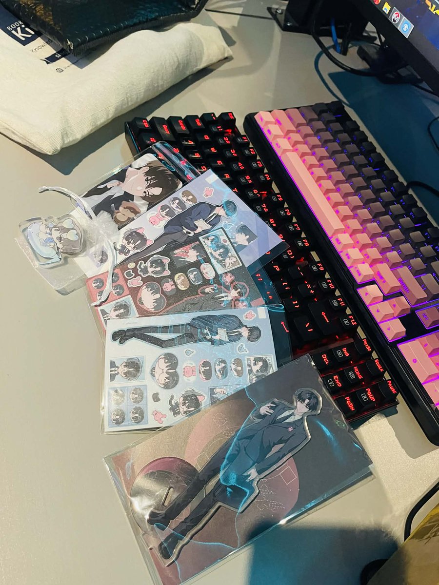 vmniovs's tweet photo. I've been gone for too long but I always stay updated. Can't wait for the cb of bulsam and gdcg! (the manhwa announcement made me feral) 

Thank you po ate Ja @aseaoftrades for always helping me get my lovies🥺💙the babies arrived safely! Sa uulitin po! ☺️🥳 https://t.co/1U97yQmt4e