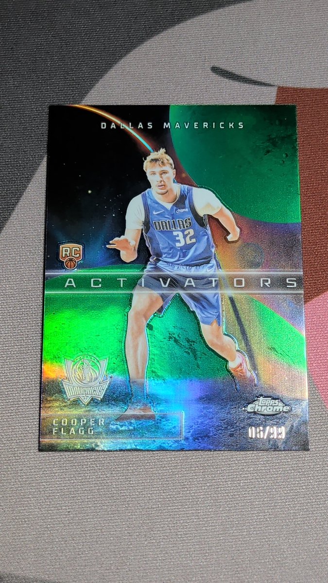KellectorLLC's tweet photo. Topps collectors kit single tc pack had this hiding in there 🤝 https://t.co/Q7CwxjxNB7