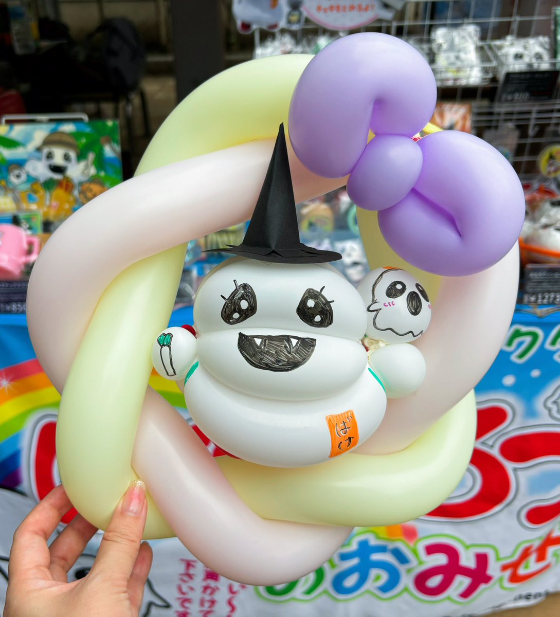 bakegoro's tweet photo. #パフォーマーふぐさしさん から、ボクのバルーンさくひんをプレゼントいただいたんだばけ〜ヘ(・。・ヘ)♡

しゅ、しゅごいんだばけ〜ヘ(・。・ヘ)♡

ボク、かんどうしたよ〜ヘ(・。・ヘ)♡

どうもありがとうなんだばけ〜ヘ(・。・ヘ)♡

たいせちゅにかざってりゅ〜ヘ(・。・ヘ)♡えへへ https://t.co/4k5kvn7KH6