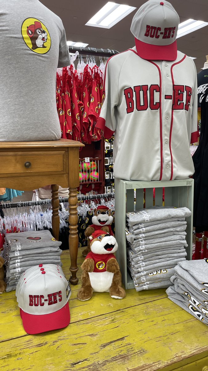 WordsByTyce's tweet photo. Y’all…. #BeaverUp #Bucees 🦫⚾️🧢 https://t.co/O5bbU2y7Eh