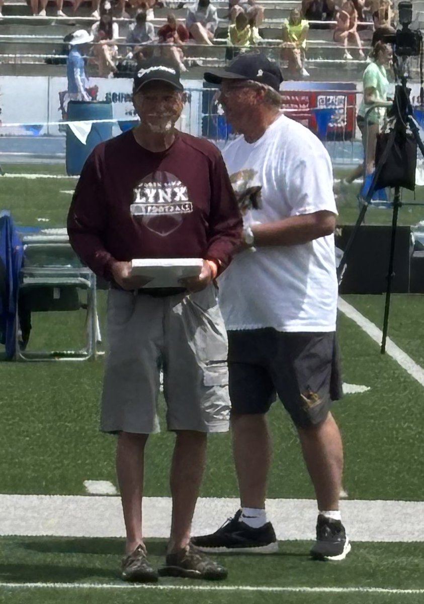 NorthLinnLynx's tweet photo. Congrats to Coach Bob Mudd who was recognized at the state track meet by the Iowa Association of Track Coaches for 50 years of service to the sport and student athletes. Congrats Coach Mudd for all you have done and continue to do for North Linn!
#GrowingGreatness https://t.co/zXFInLXCNW