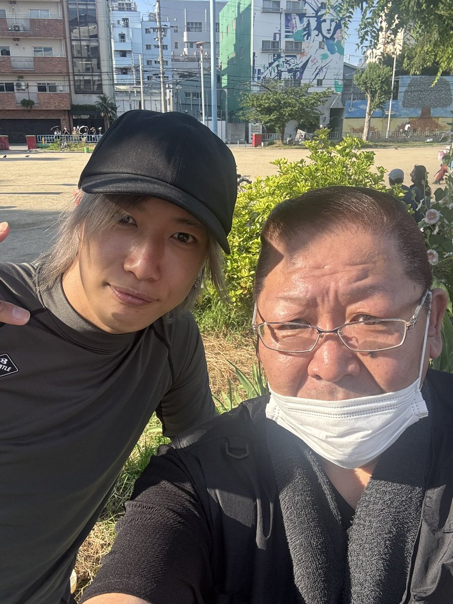 yasuhiro2240's tweet photo. 炊き出しお疲れ様でした。
並んで食べられた方が『美味しかったわ、ありがとう』って笑顔で言ってくれる瞬間がクセになるよねw
本当に皆さん　お疲れ様でした。
#修羅川隆法
#kyou
#山岡
#炊き出し
#西成 https://t.co/ZYTOgYBFul