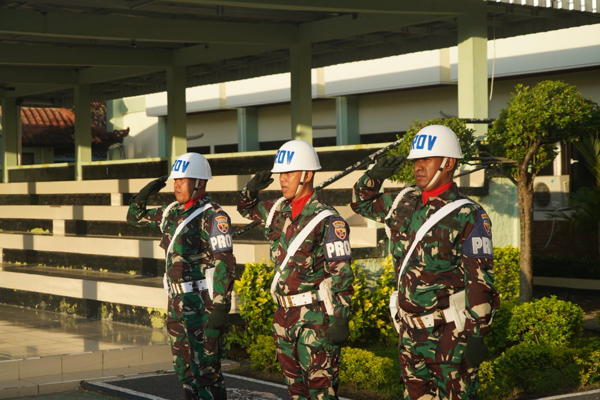 Korem163's tweet photo. UPACARA BENDERA DI MAKOREM 163/WIRA SATYA, WUJUDKAN DISIPLIN DAN SEMANGAT PENGABDIAN https://t.co/ehJ4cS6grq