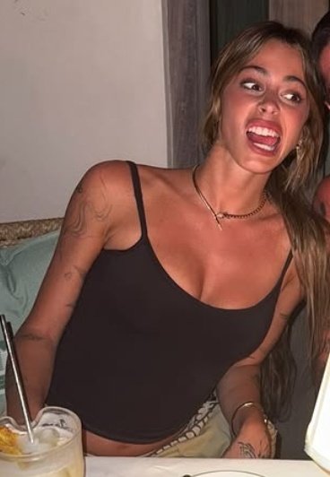 PopCulturetini's tweet photo. tini sigue siendo la misma nunca cambió https://t.co/QN7CnFWHAR