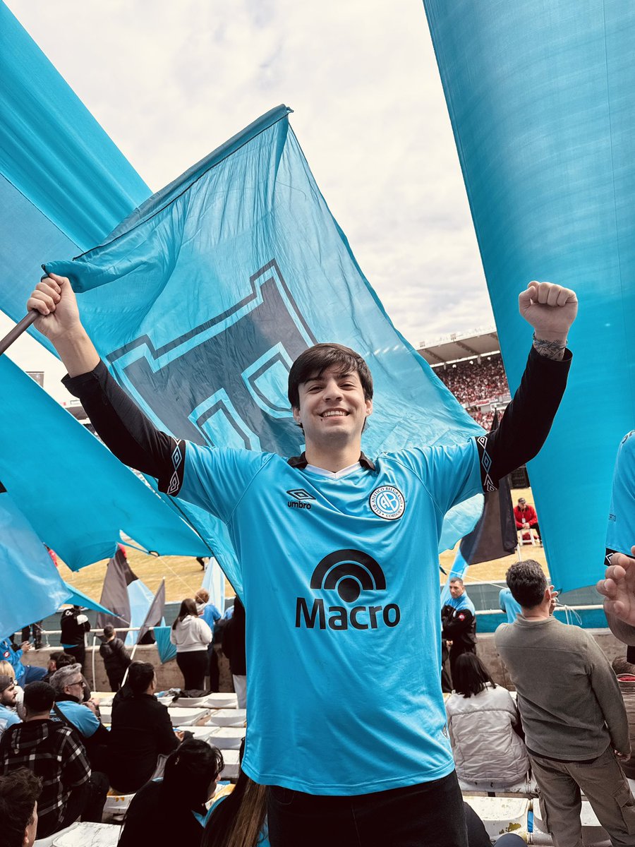 Maximo_Bietti's tweet photo. Te sigo amando tanto, que no hay punto final; 
mientras sigas viviendo, se que te voy a amar.
Te sigo amando tanto que nada va a cambiar;
El dá que tu vuelvas, aquí me encontraras.
@Belgrano https://t.co/sRkfAAWlL9