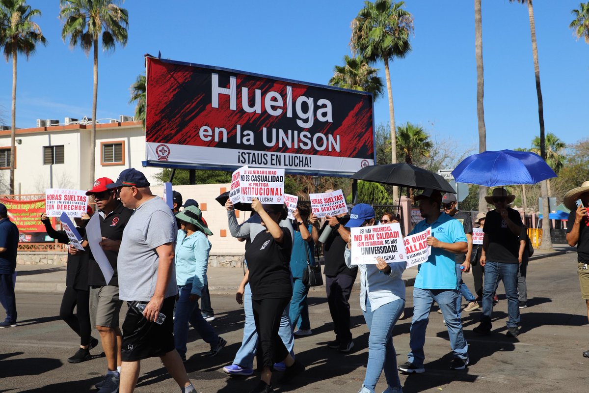 stausunison's tweet photo. 🚨 ¡El #STAUS en movimiento! Este domingo realizamos con éxito la Caminata Informativa y de Unidad alrededor del campus centro de la #Unison. 🔴⚫

A ritmo de consignas, las y los docentes visibilizamos nuestras demandas y saludamos con orgullo a quienes mantienen firmes las guardias en la institución. 

¡La lucha sigue! ⚖️💪 #HuelgaUnison2026 #Sonora #sindicato