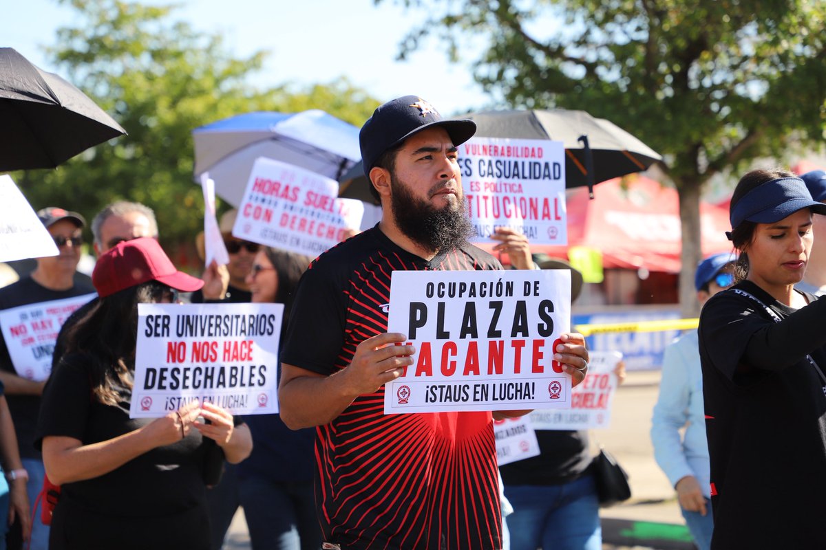stausunison's tweet photo. 🚨 ¡El #STAUS en movimiento! Este domingo realizamos con éxito la Caminata Informativa y de Unidad alrededor del campus centro de la #Unison. 🔴⚫

A ritmo de consignas, las y los docentes visibilizamos nuestras demandas y saludamos con orgullo a quienes mantienen firmes las guardias en la institución. 

¡La lucha sigue! ⚖️💪 #HuelgaUnison2026 #Sonora #sindicato