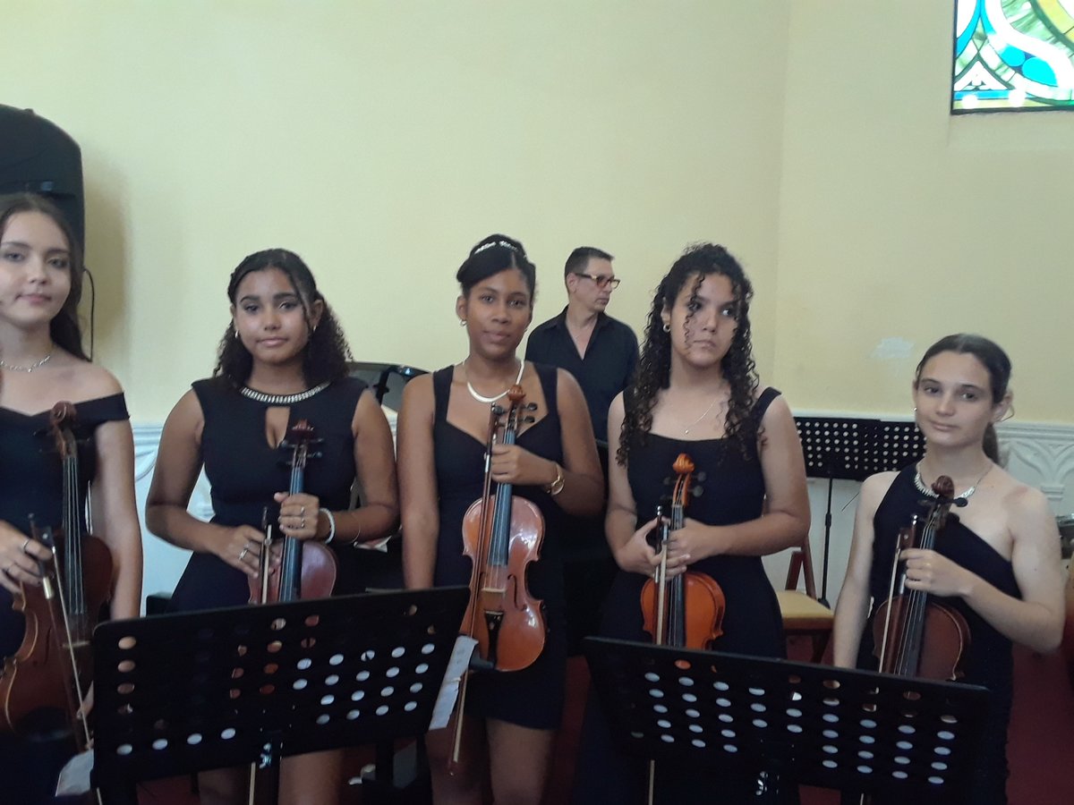 EVALUISCASASRO1's tweet photo. Concierto homenaje dedicado al Natalicio de Luis Casas Romero y al Apóstol José Martí en el 131 Aniversario de su caída en combate. #nuestraescuelaformaalhombrenuevo #PasiónPorElArte #ElArteDeEnseñarElArte @CNEArtCuba @GobCamaguey @PortalPrincipe @CubaFCBC @radiocamaguey https://t.co/NW5S0bhAfh