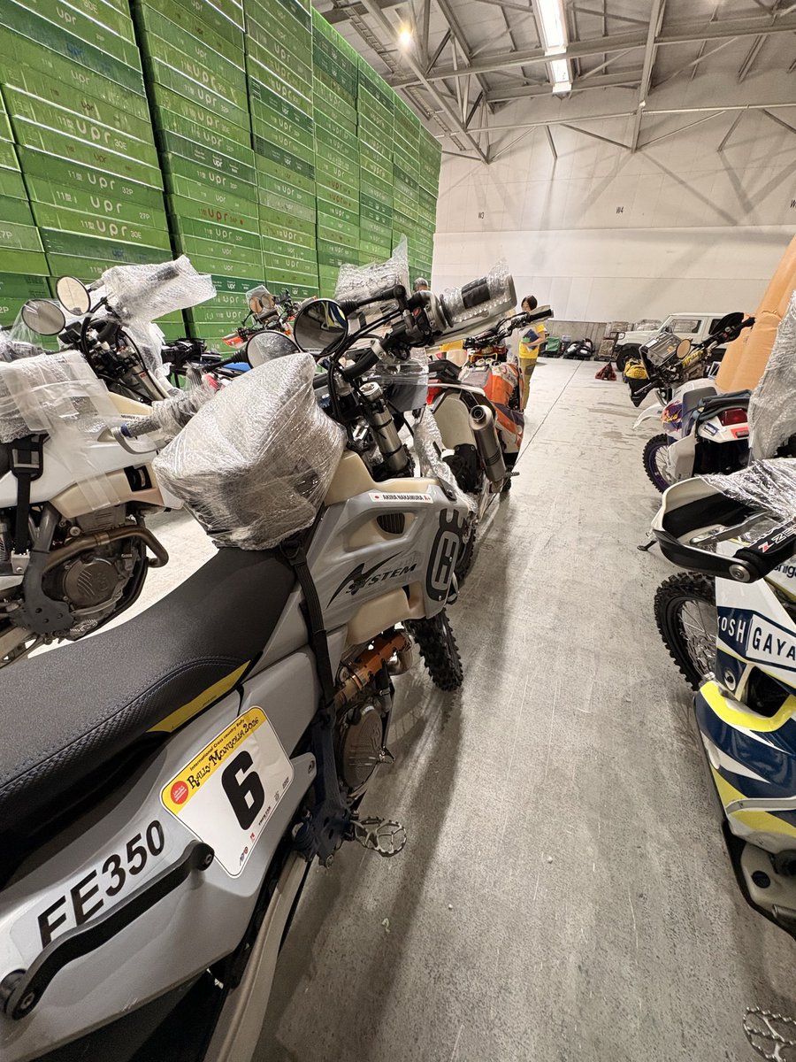 Codona_Cafe's tweet photo. 昨日は愛媛でラリーモンゴリア2026のシッピング（荷物送り）でした。今年の夏は夫婦でお手伝い行ってきます。 https://t.co/2gZJkYxioz